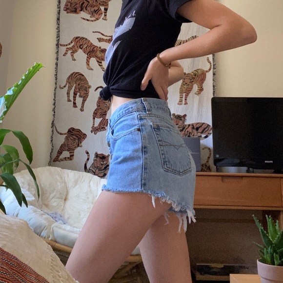 Vintage high waisted light wash denim cut offs - Picture 2 of 7